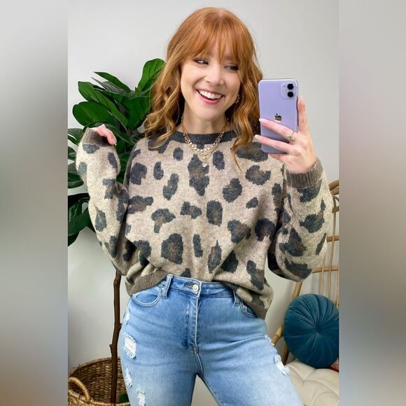 NWT [olivaceous] oversized animal print super soft sweater - Picture 1 of 10